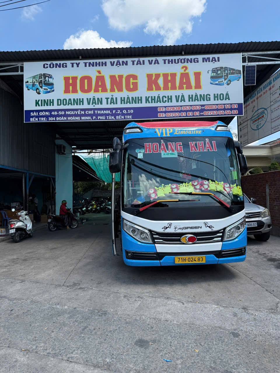 Nhà xe Hoàng Khải