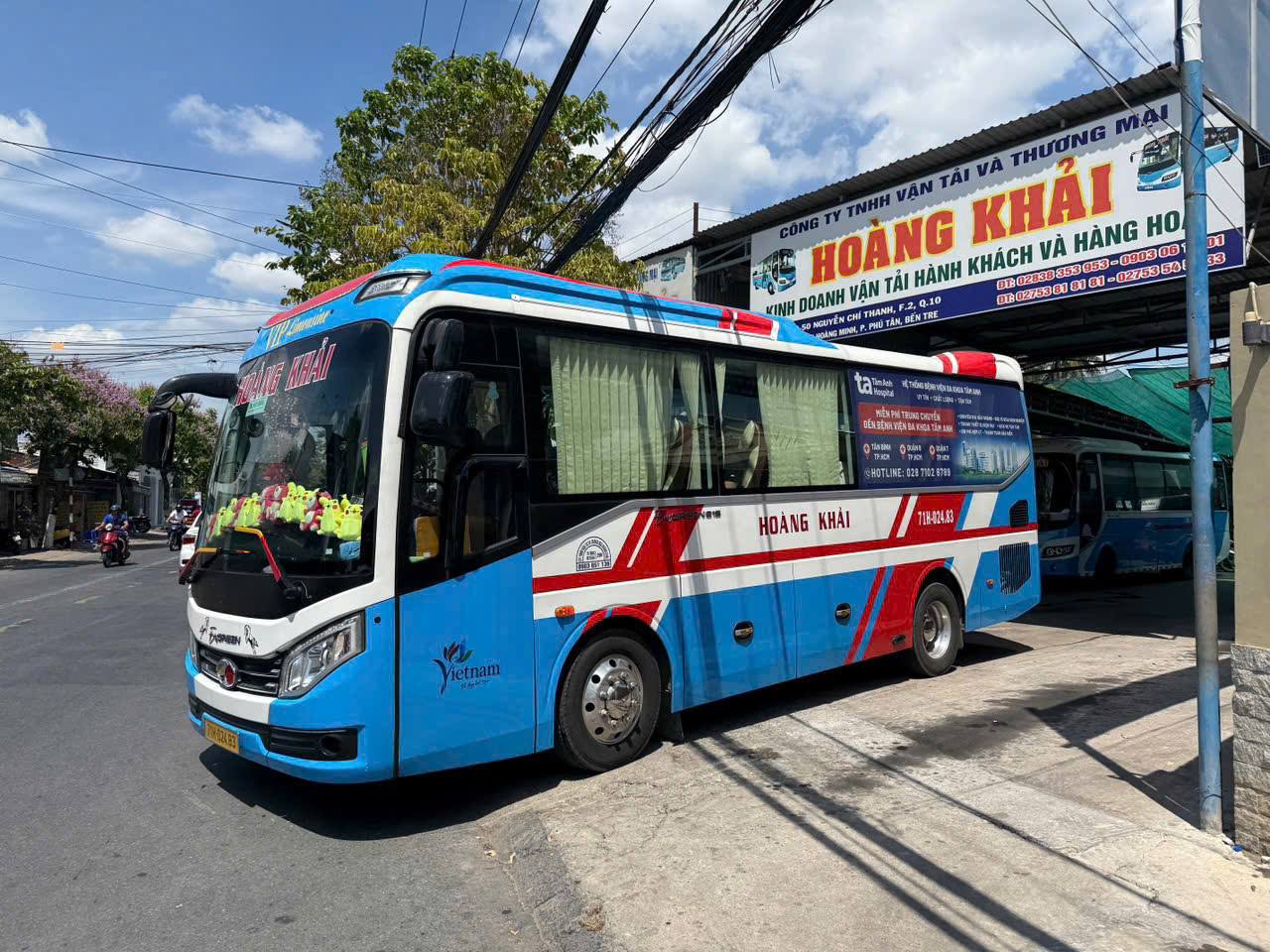 Nhà xe Hoàng Khải